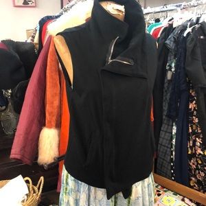 Vulin - full zip- black vest - pockets - size M